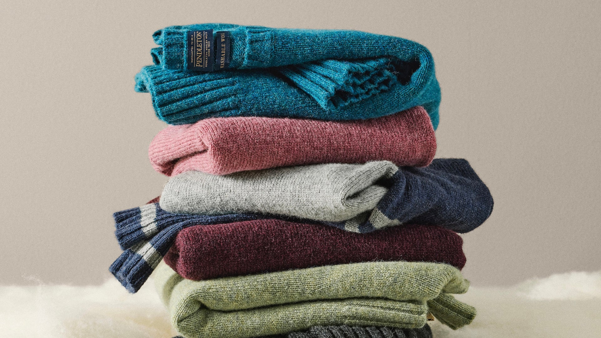 HOMEWARE SCENE WITH PENDLETON BLANKET