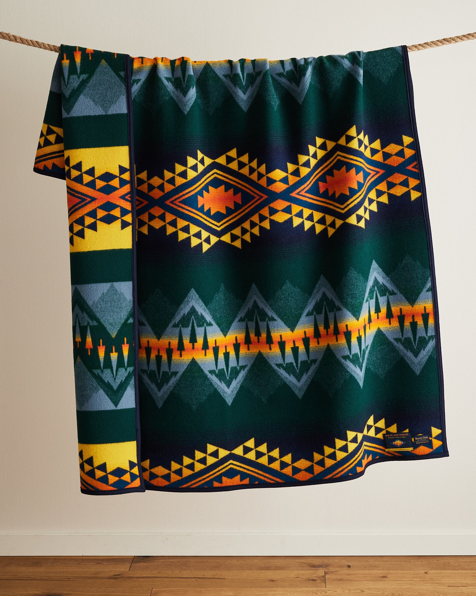 Jacquard Blanket - Wildlland Heroes