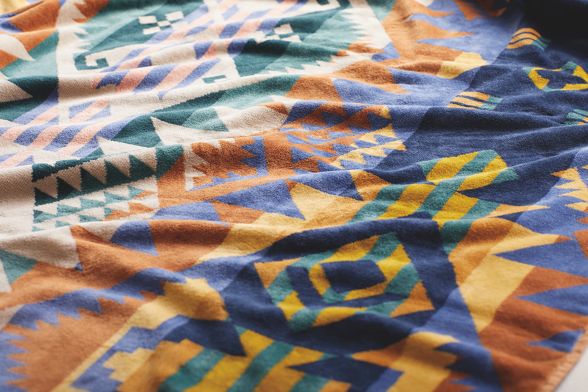 Jacquard-Strandtuch – Journey West Bright