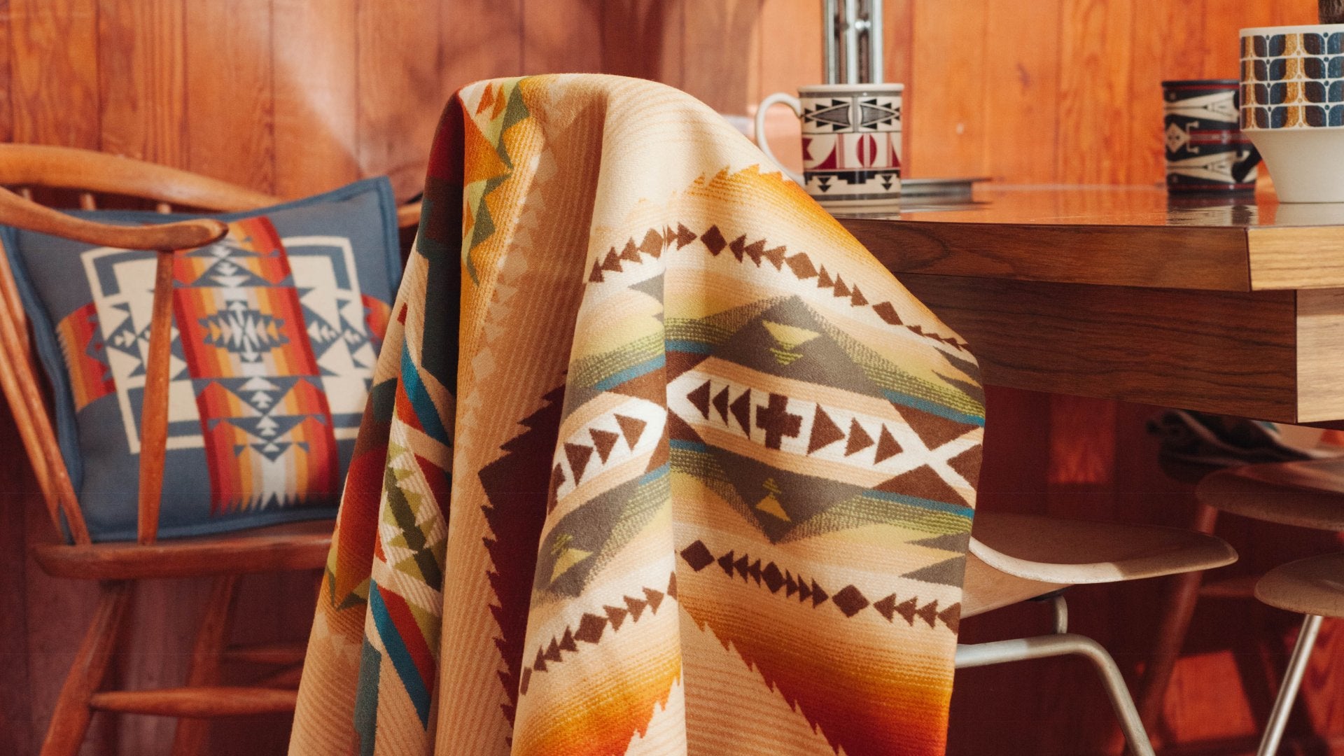 Blankets & Pillows – Pendleton EU