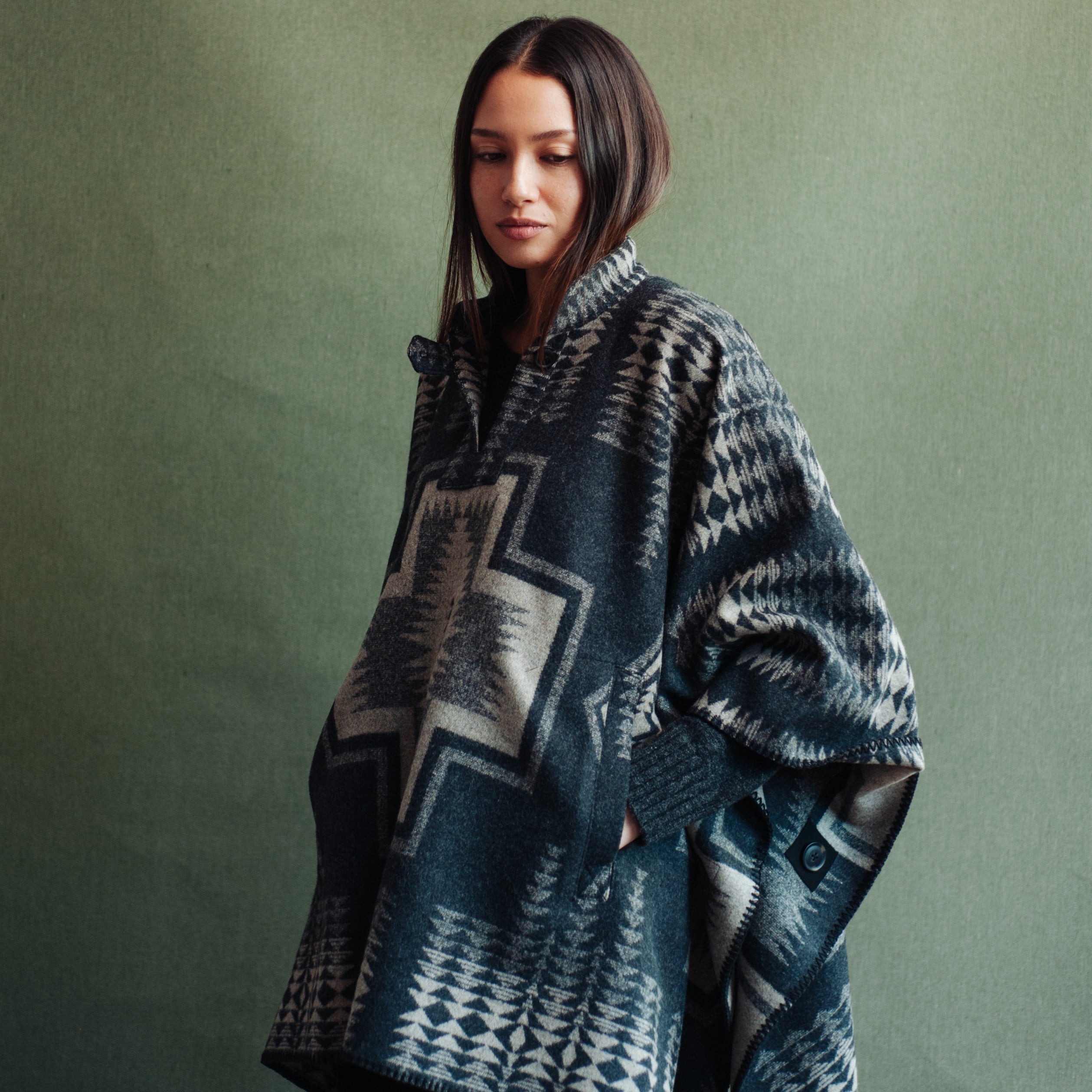 Womens Wool Poncho - Harding Black/Tan - Pendleton EU Womens Wool Poncho - Harding Black/Tan - Pendleton EU